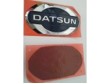 Заводской знак решетки радиатора DATSUN на скотче